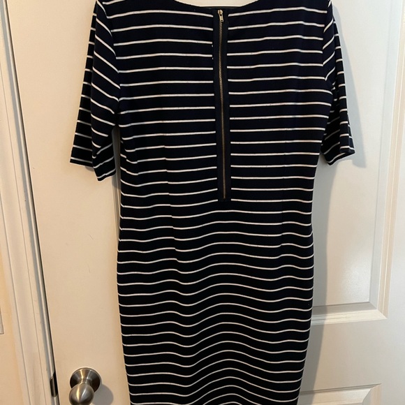 EUC Like new dress with zipper in the back - Picture 4 of 5